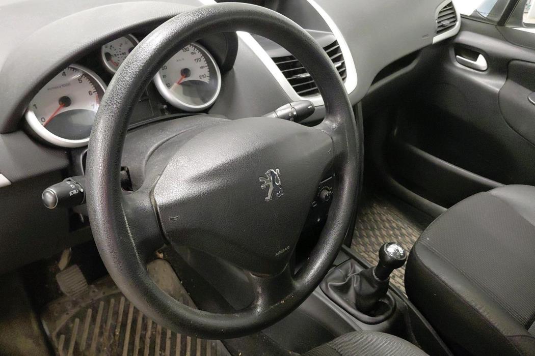 PEUGEOT 207 2011