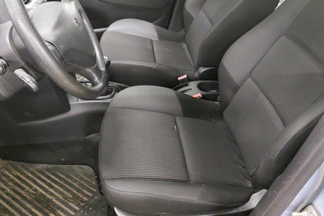 PEUGEOT 207 2011