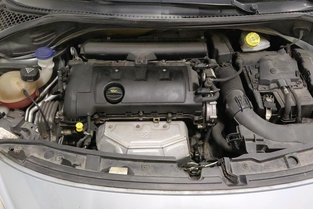 PEUGEOT 207 2011