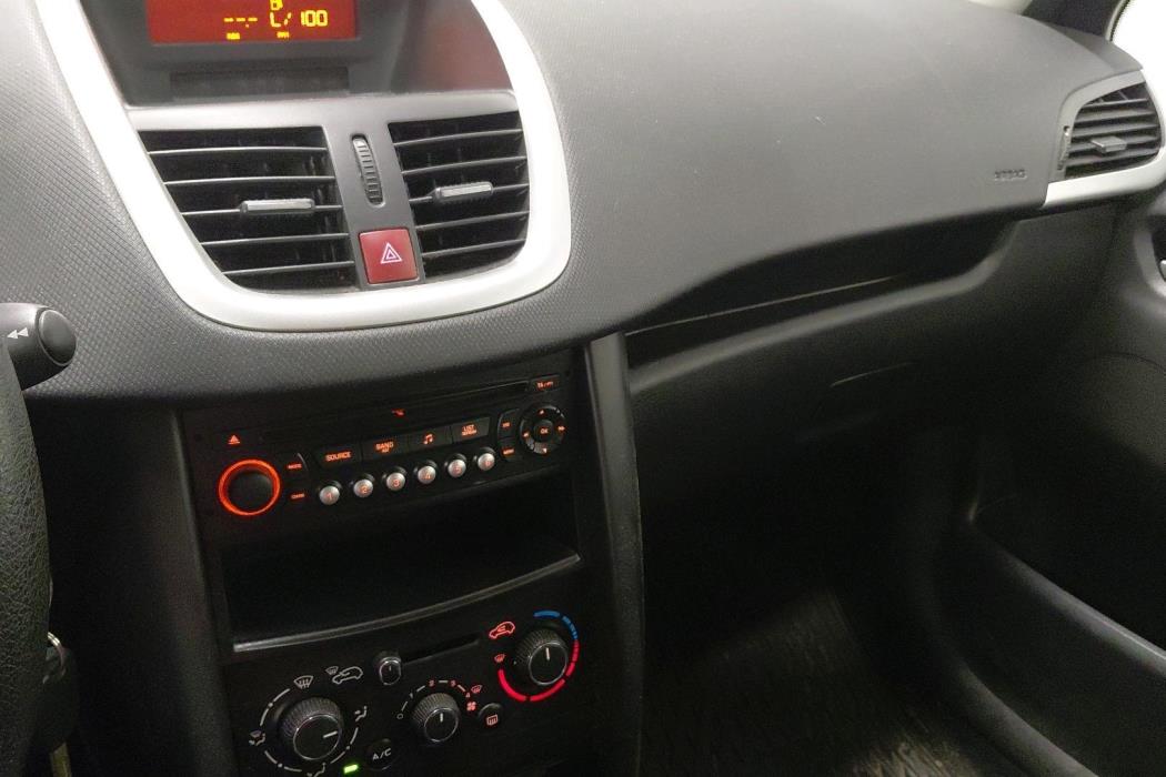 PEUGEOT 207 2011