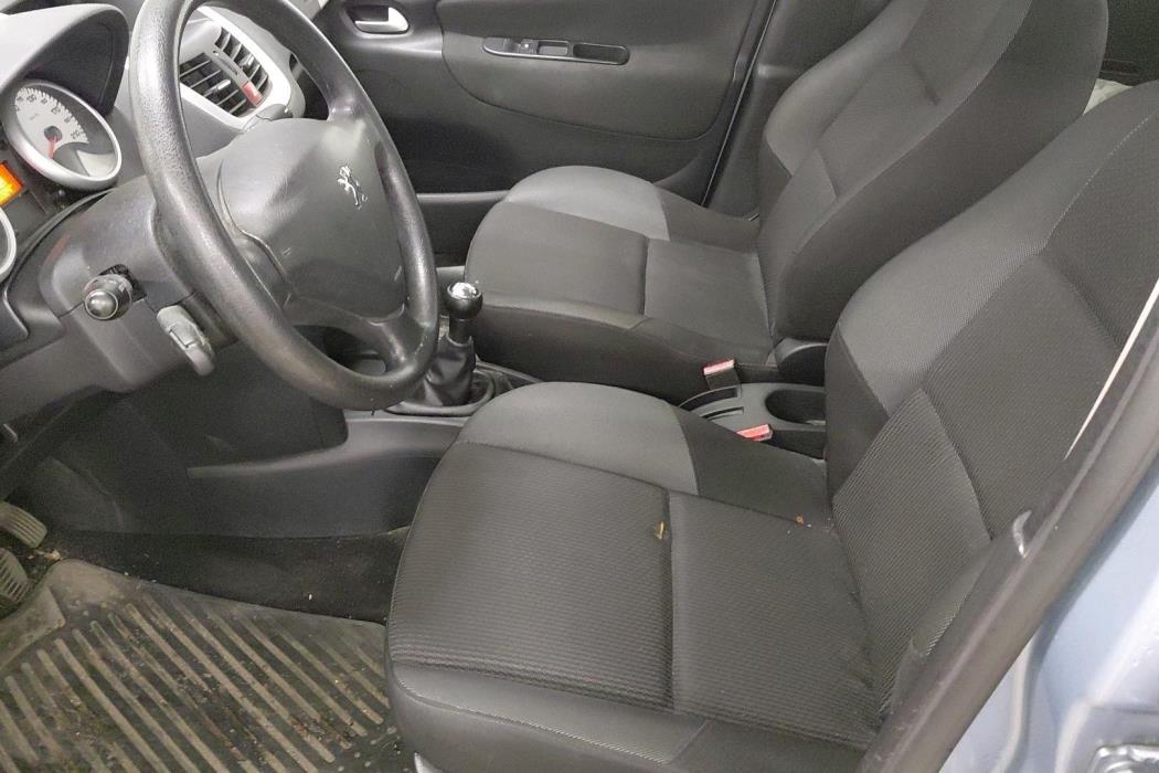 PEUGEOT 207 2011