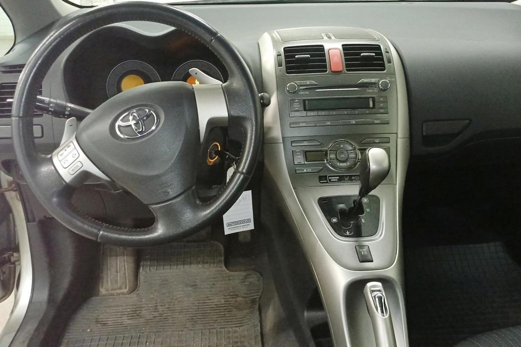 TOYOTA Auris 2009