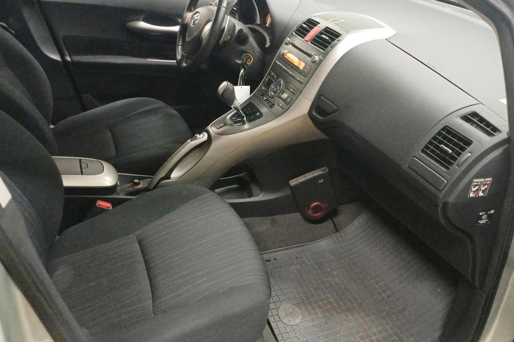 TOYOTA Auris 2009