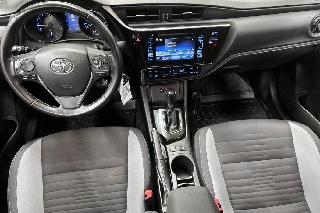 TOYOTA Auris 2015