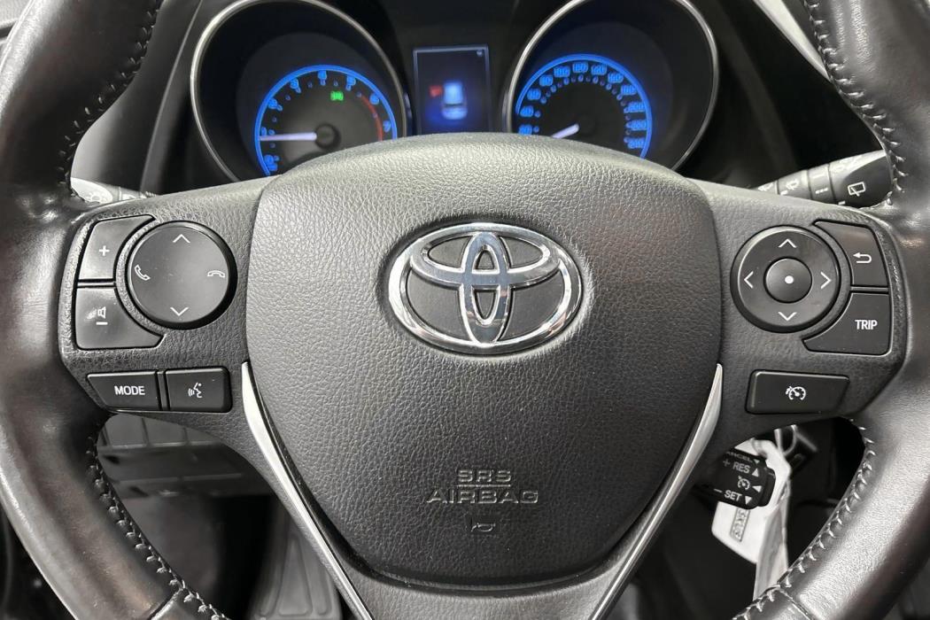 TOYOTA Auris 2015