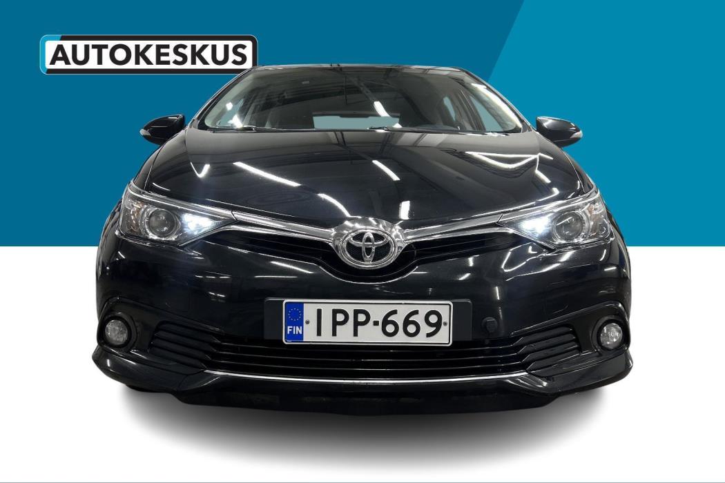 TOYOTA Auris 2015