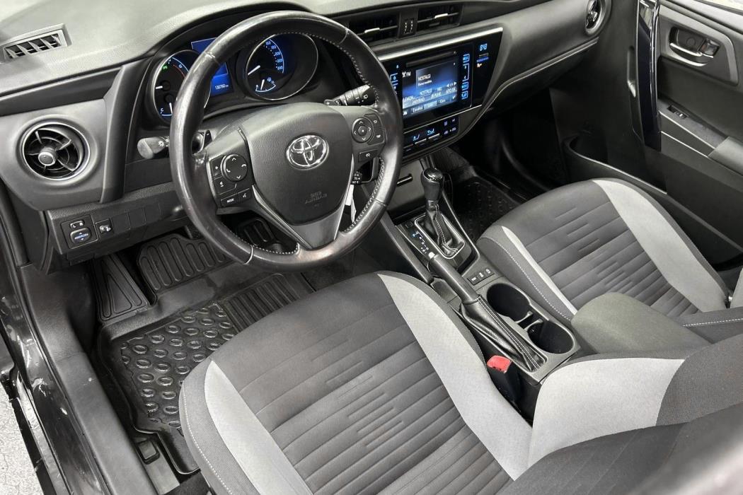 TOYOTA Auris 2015