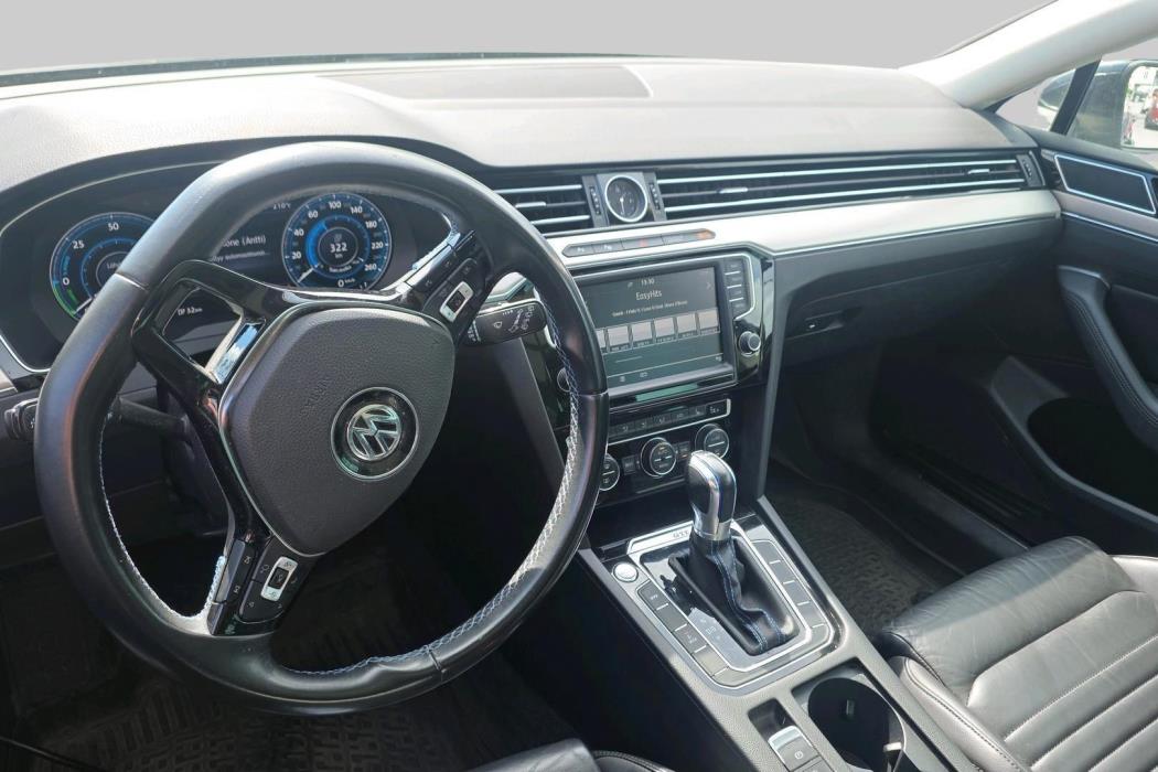 VOLKSWAGEN Passat 2016