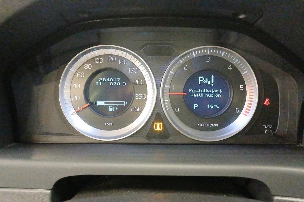 VOLVO V70 2011