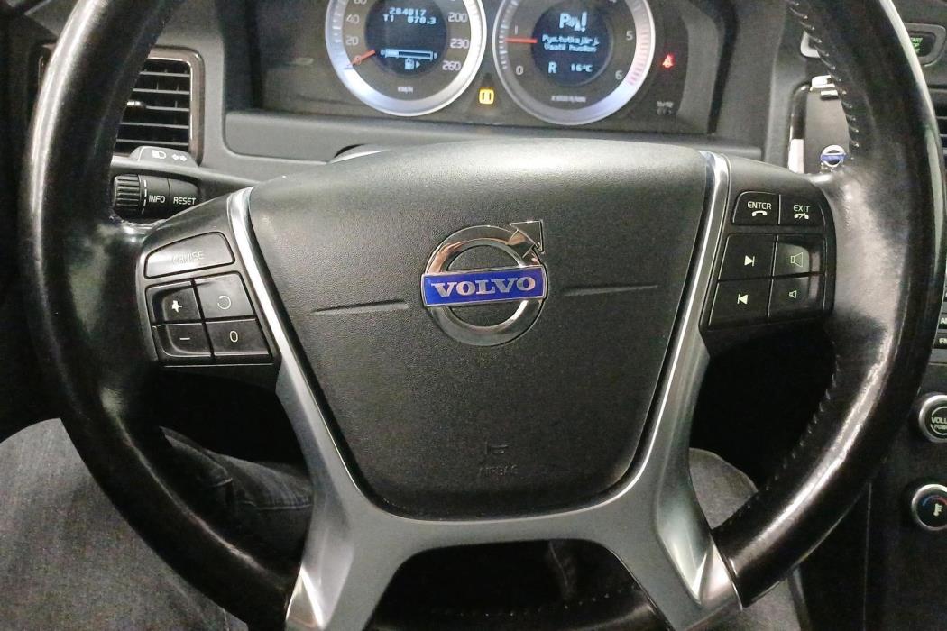 VOLVO V70 2011