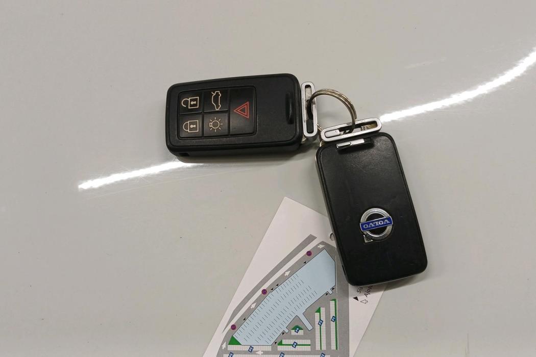 VOLVO V70 2011