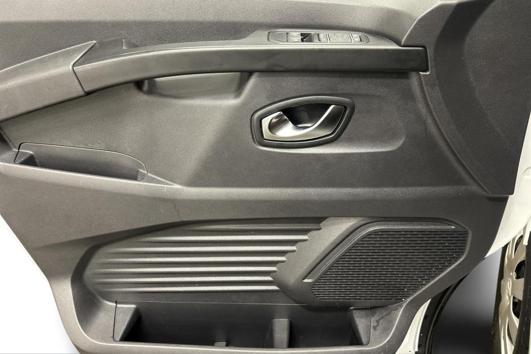 NISSAN Primastar 2025
