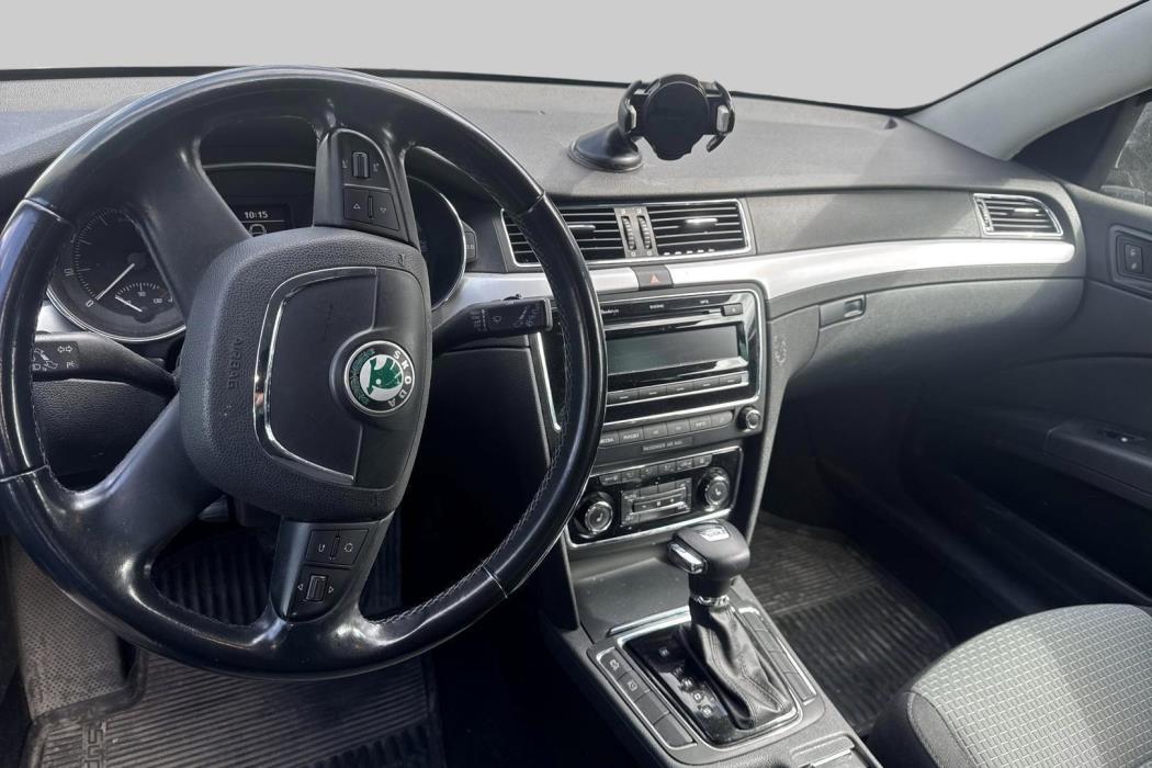 SKODA Superb 2011