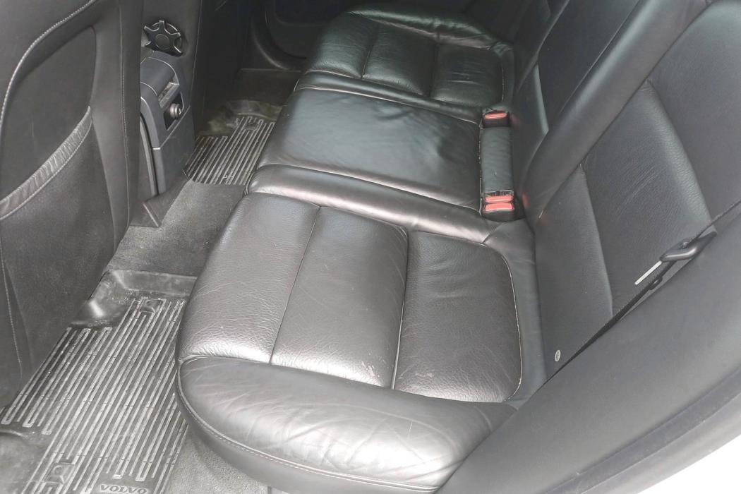 VOLVO V70 2010