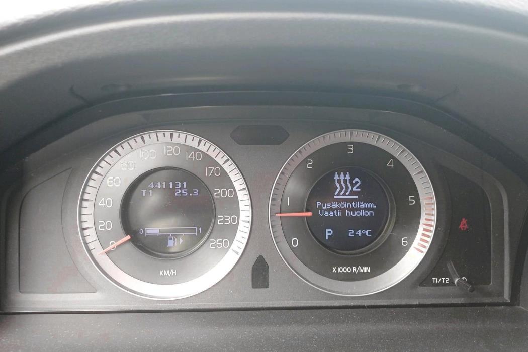 VOLVO V70 2010