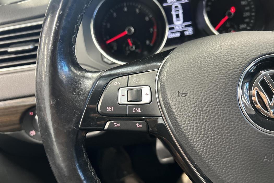 VOLKSWAGEN Jetta 2017