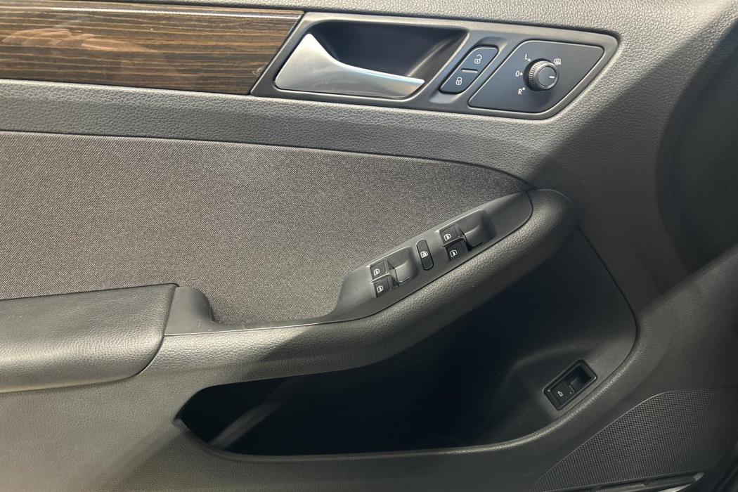 VOLKSWAGEN Jetta 2017