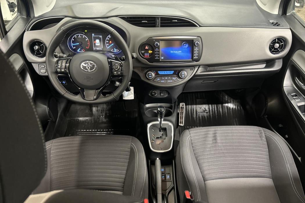 TOYOTA Yaris 2018