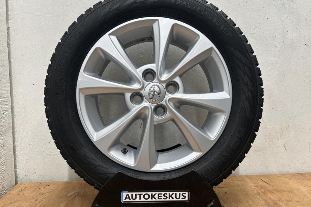 TOYOTA Yaris 2018