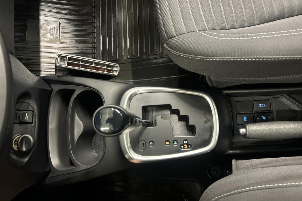 TOYOTA Yaris 2018