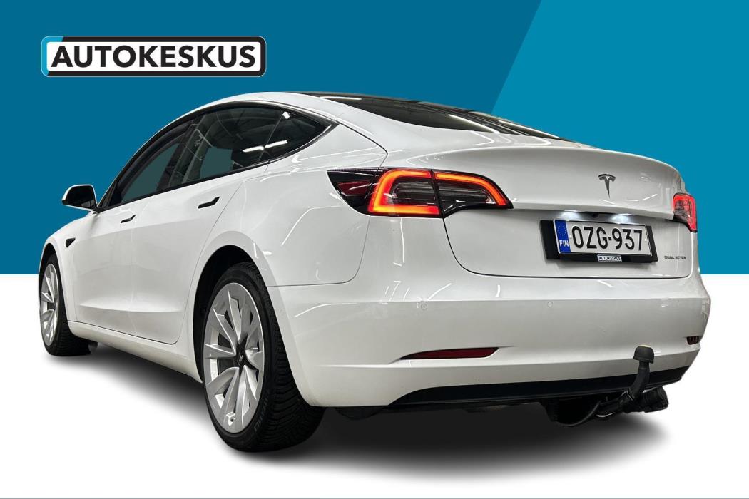 TESLA Model 3 2021