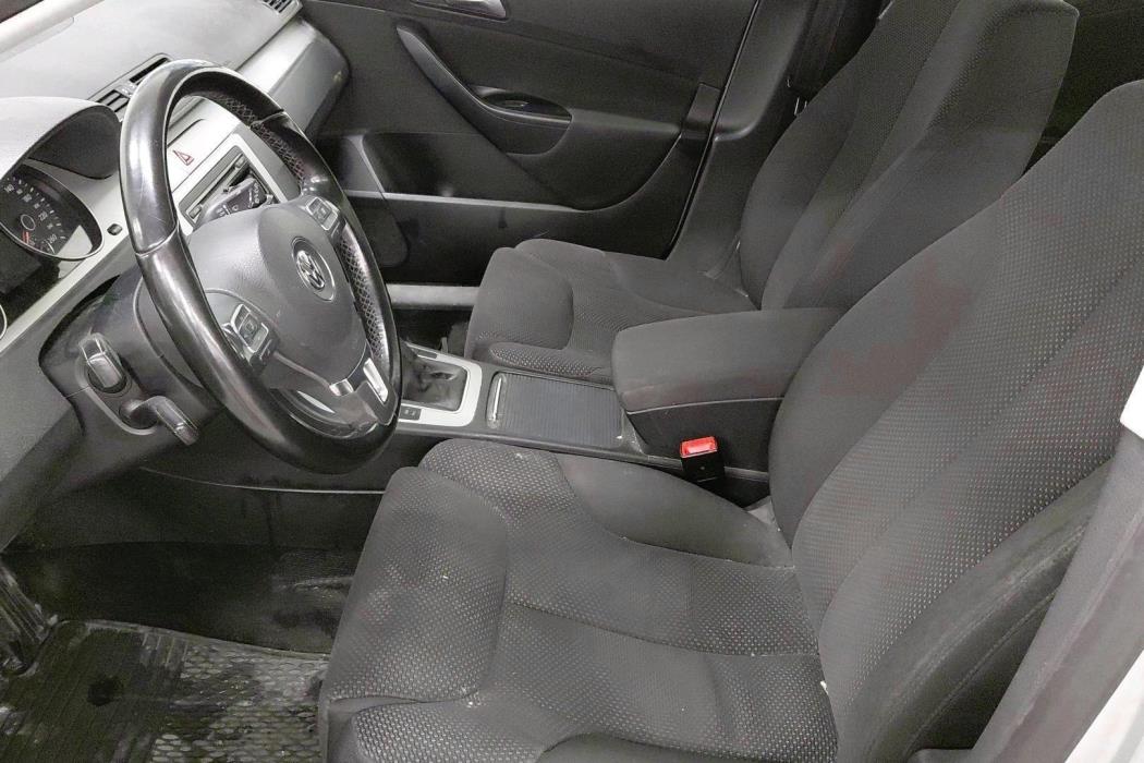 VOLKSWAGEN Passat 2010