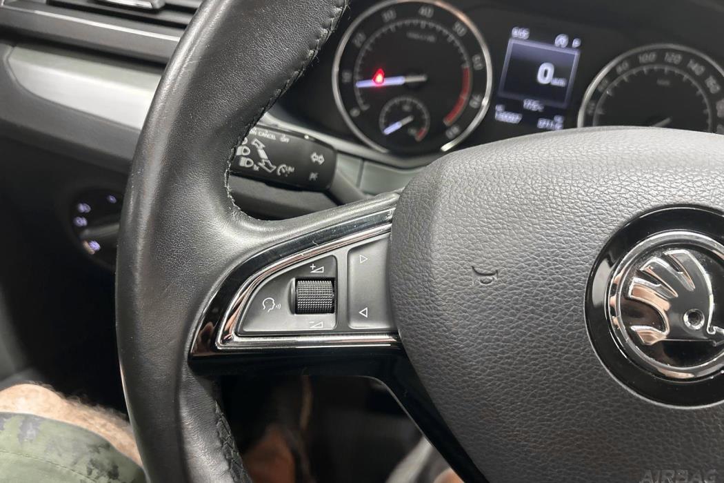 SKODA Superb 2016