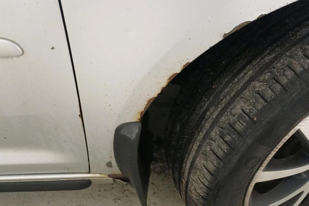 VOLKSWAGEN Touran 2013
