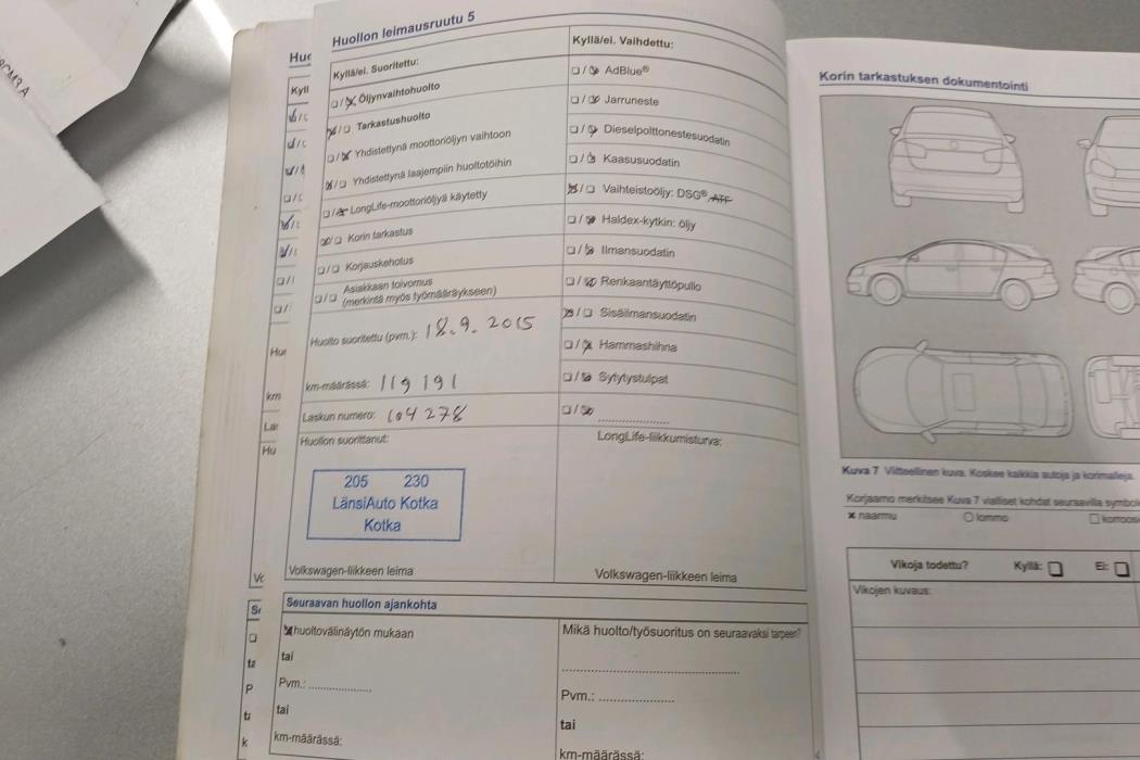 VOLKSWAGEN Touran 2013