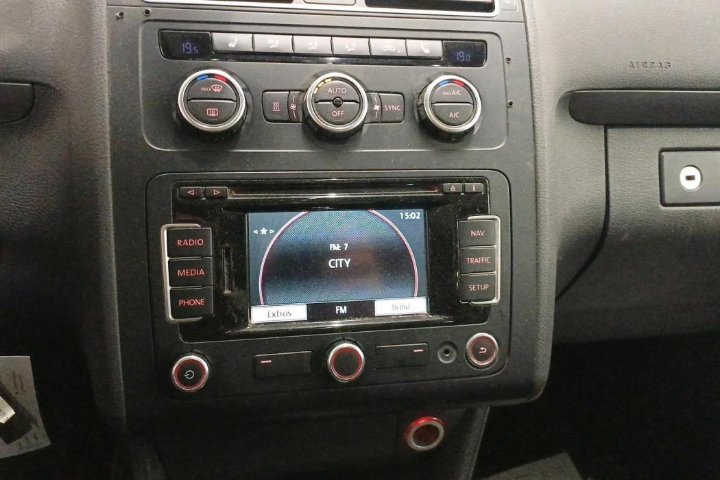 VOLKSWAGEN Touran 2013