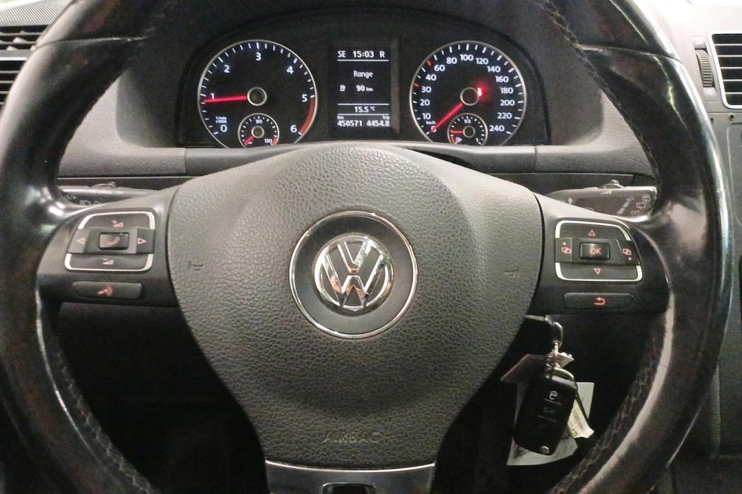 VOLKSWAGEN Touran 2013