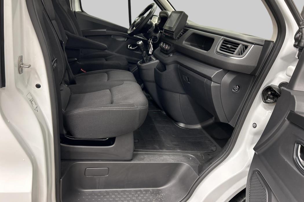NISSAN Primastar 2024