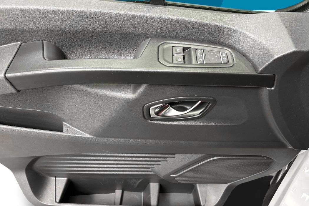 NISSAN Primastar 2024