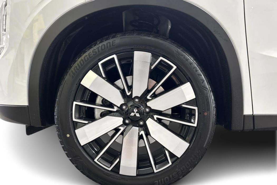 MITSUBISHI Outlander 2025