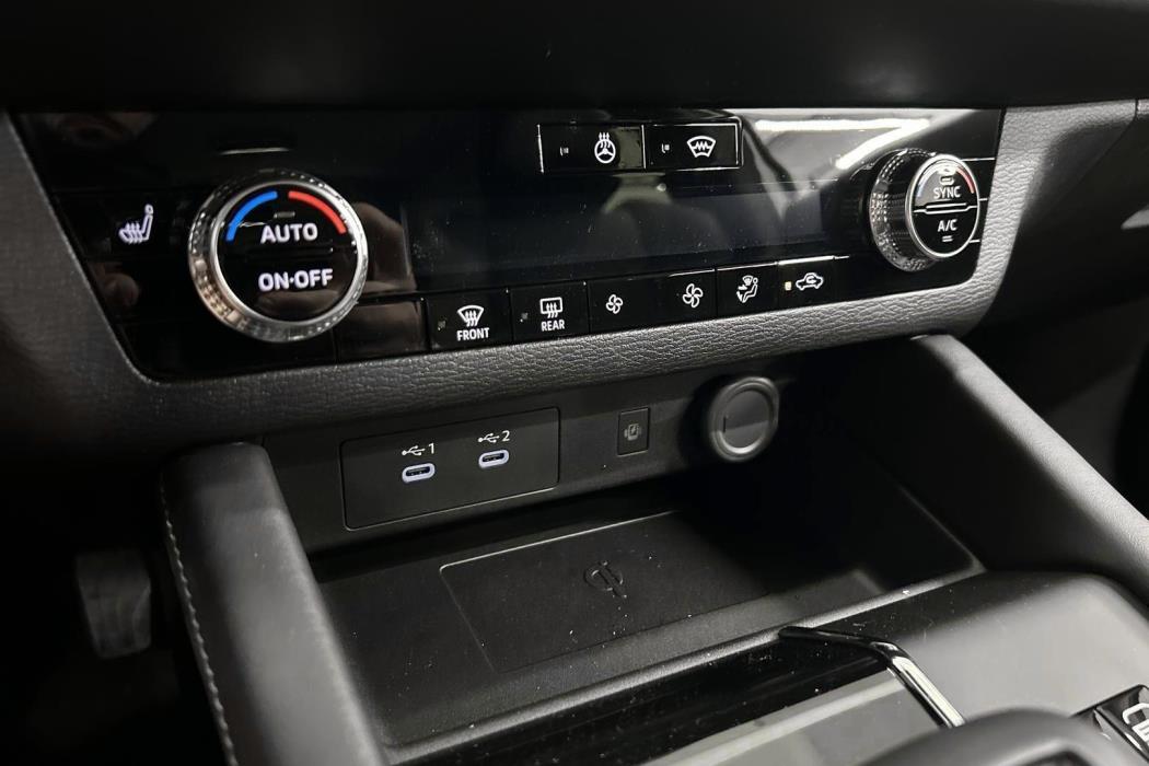 MITSUBISHI Outlander 2025