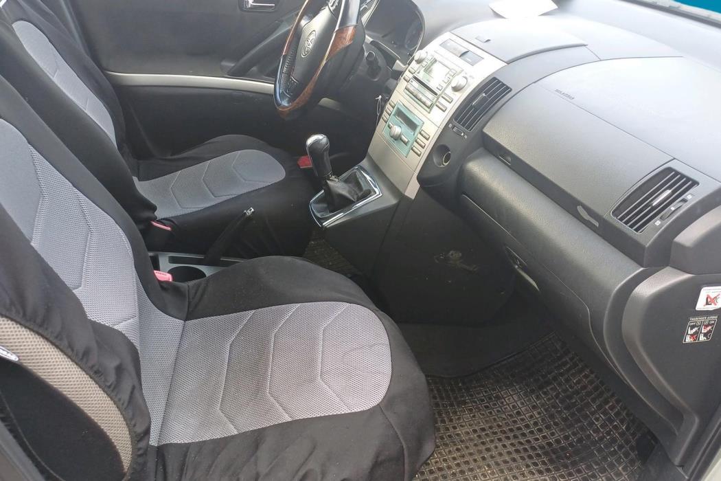 TOYOTA Corolla Verso 2005