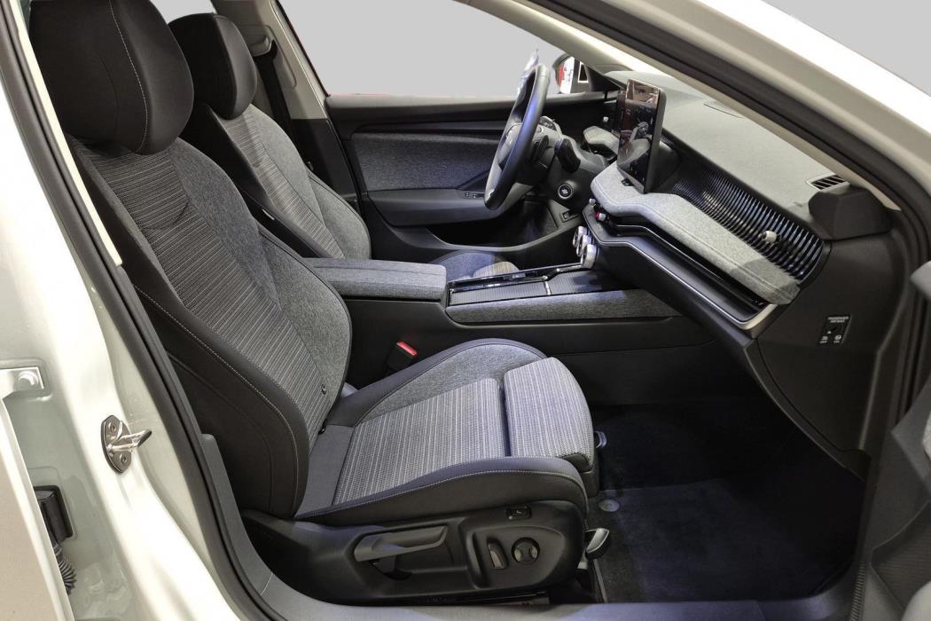 SKODA SUPERB 2025