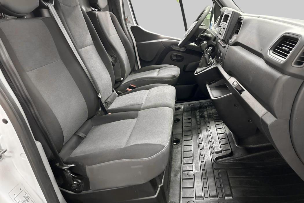 NISSAN NV400 2020