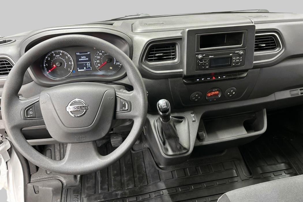 NISSAN NV400 2020