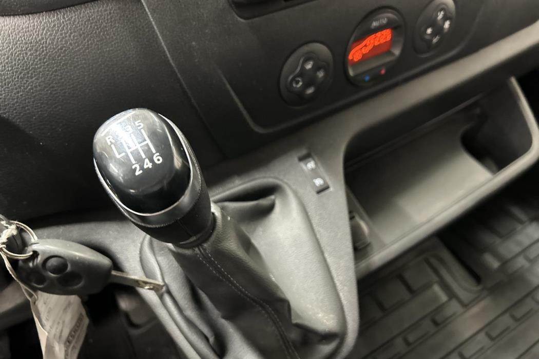 NISSAN NV400 2020