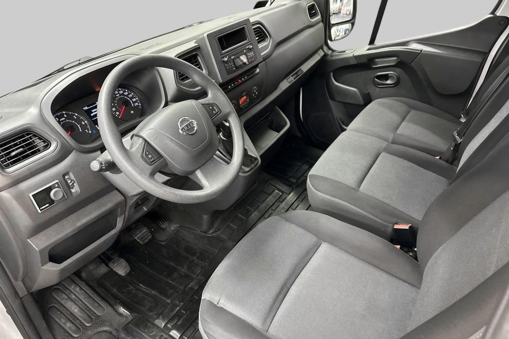 NISSAN NV400 2020