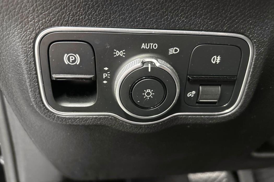 MERCEDES-BENZ GLB 2021