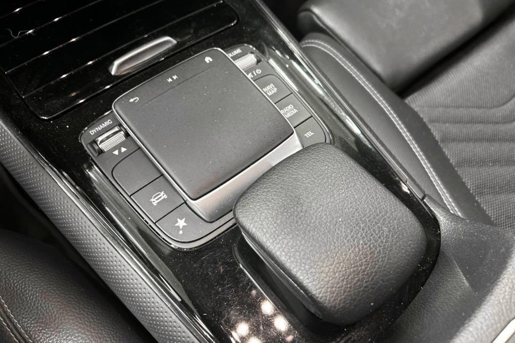 MERCEDES-BENZ GLB 2021