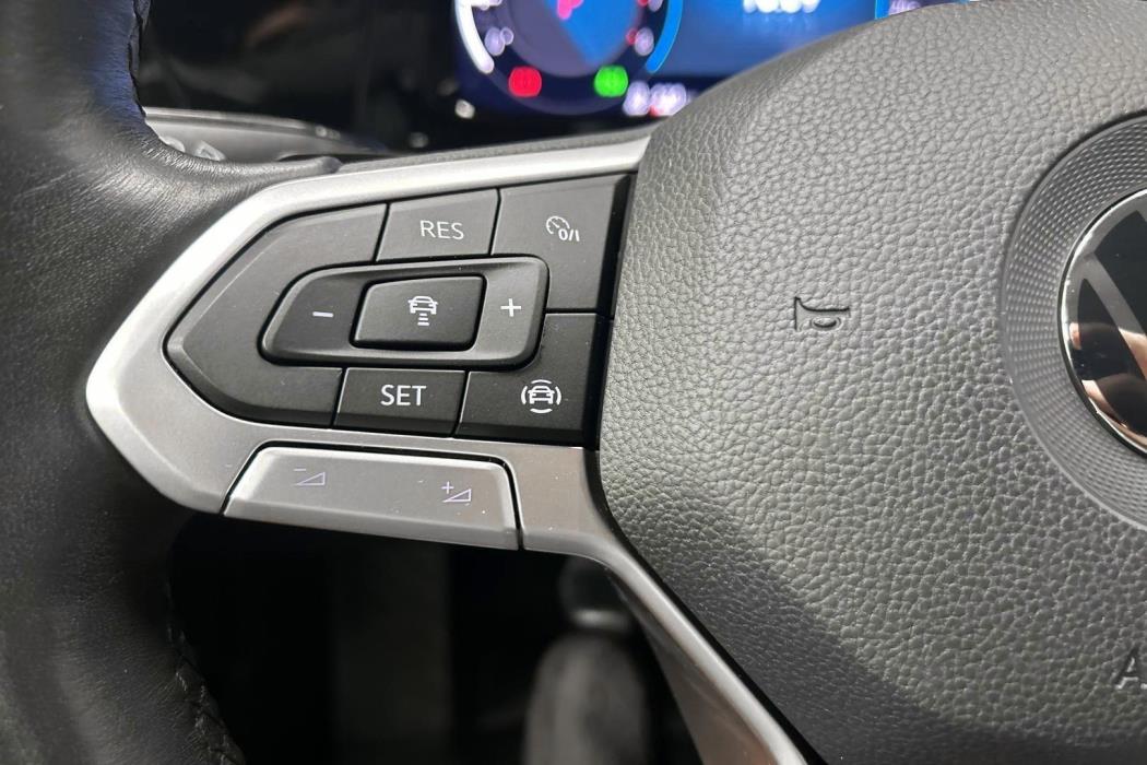 VOLKSWAGEN GOLF 2023