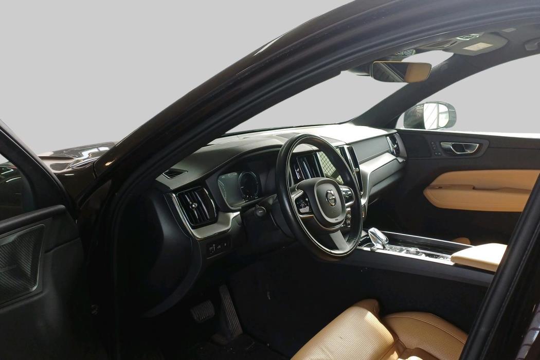 VOLVO XC60 2021