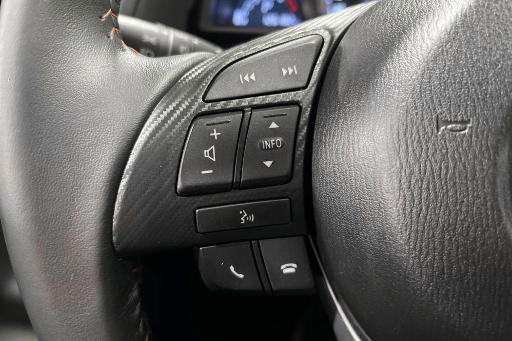 MAZDA 3 2015