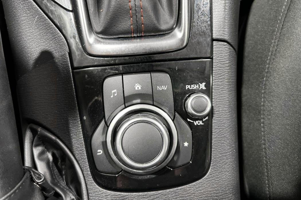 MAZDA 3 2015