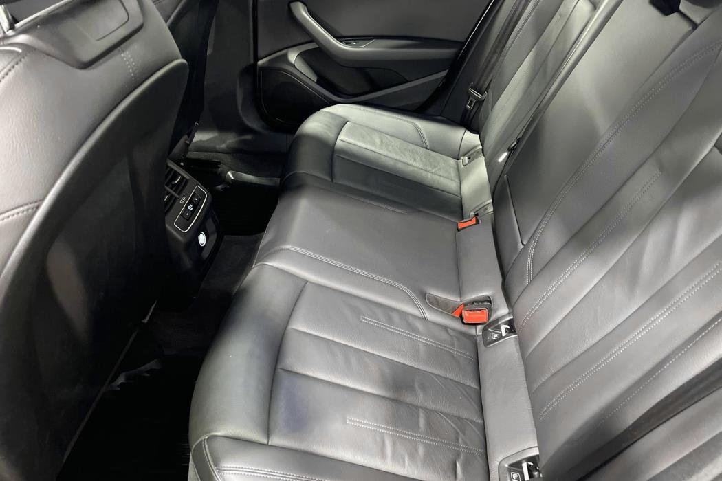 AUDI A4 2019