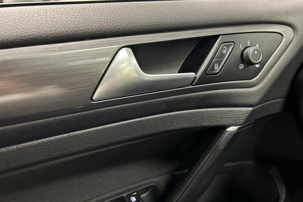 VOLKSWAGEN Golf 2018