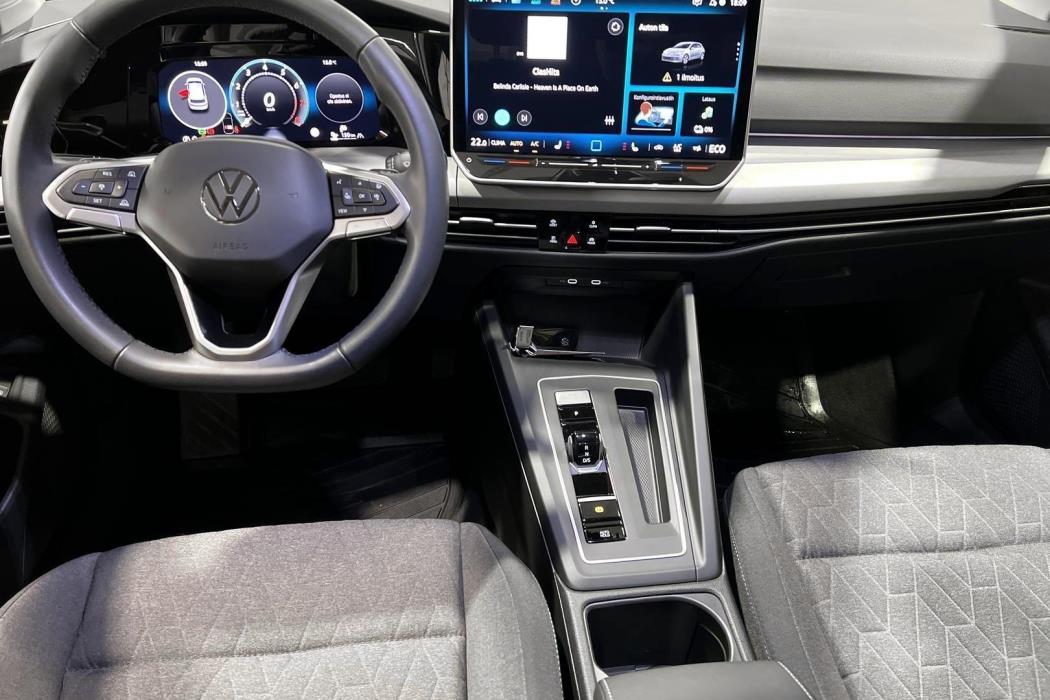 VOLKSWAGEN Golf 2025